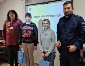 Galeria do artykułu woda w płatku śniegu.